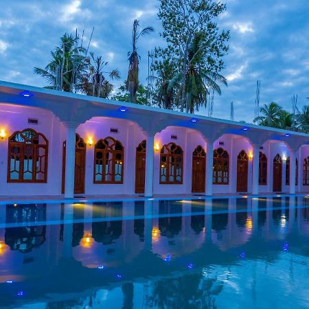 Mrd Beach Hotel Trincomalee Bagian luar foto