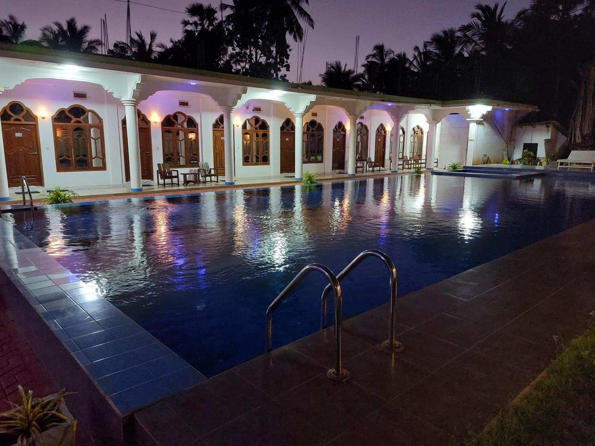 Mrd Beach Hotel Trincomalee Bagian luar foto