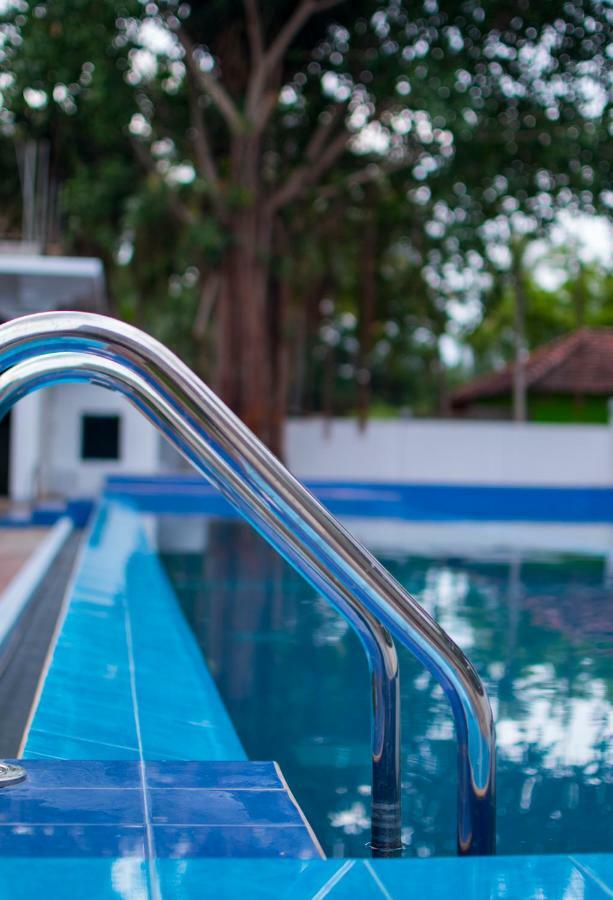 Mrd Beach Hotel Trincomalee Bagian luar foto