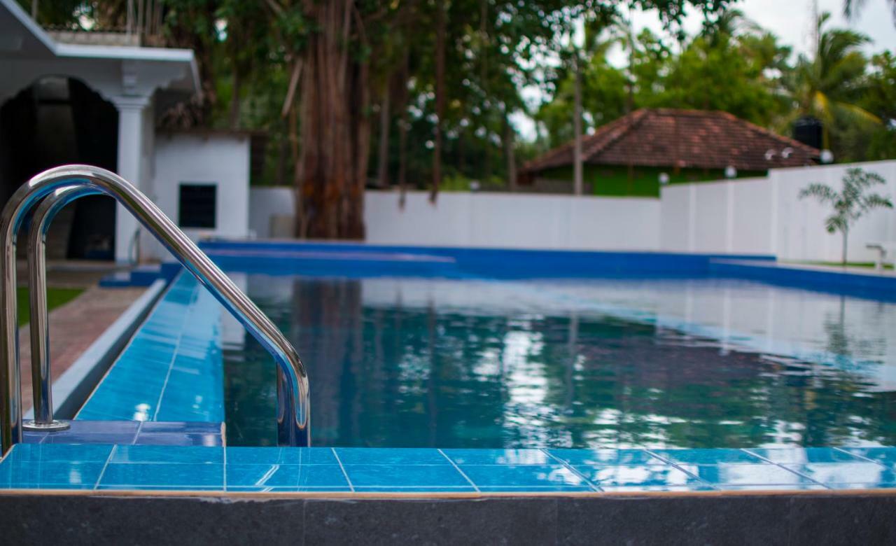 Mrd Beach Hotel Trincomalee Bagian luar foto