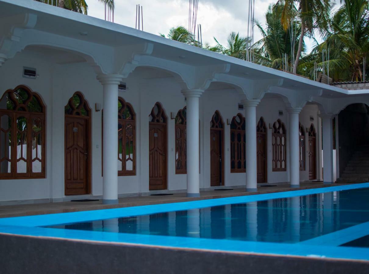 Mrd Beach Hotel Trincomalee Bagian luar foto