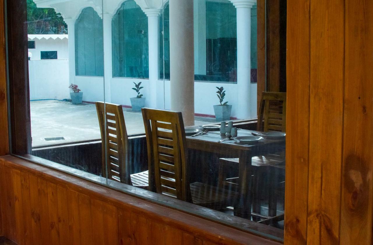 Mrd Beach Hotel Trincomalee Bagian luar foto
